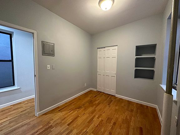 4th image of 327 W 35th St APT 5R