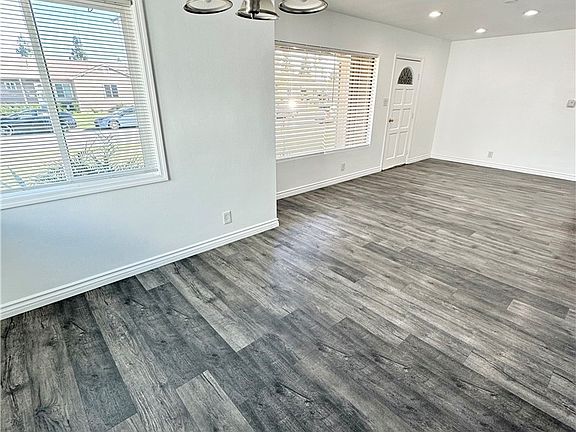 4th image of 5313 Manzanar Ave