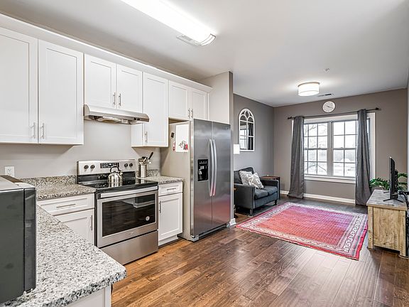 3rd image of 1319 W Main St #304