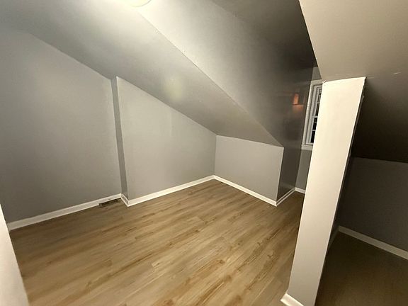 3rd image of 7 Roscoe St