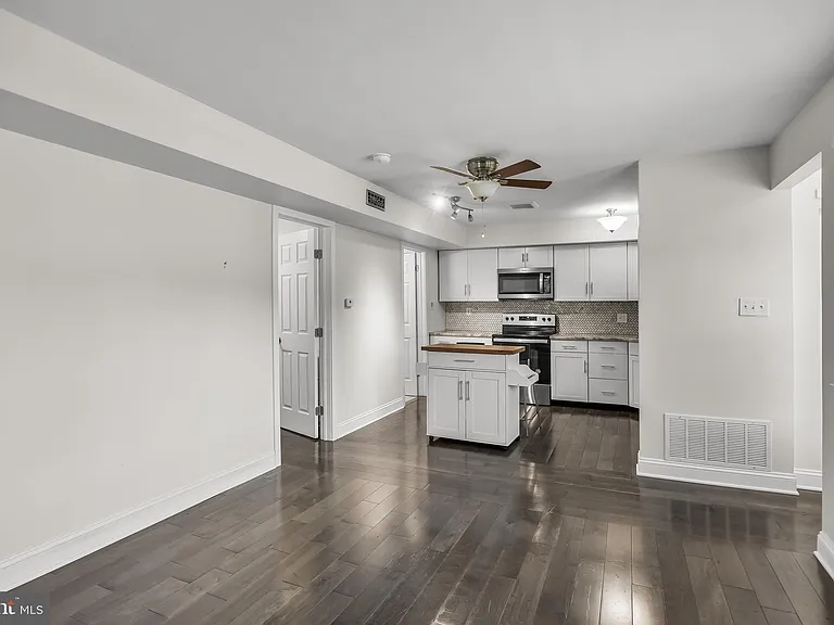 702 Abbey Ct — Photo 13