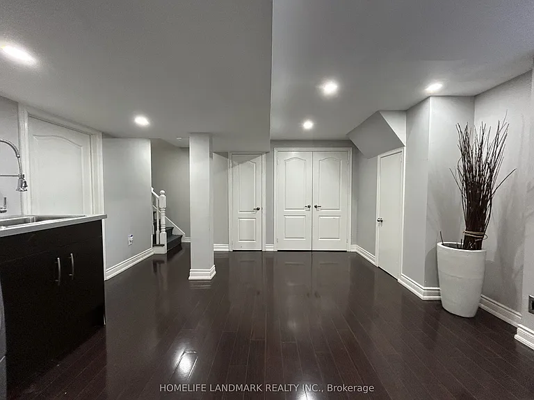 3484 Eglinton Ave W — Photo 28