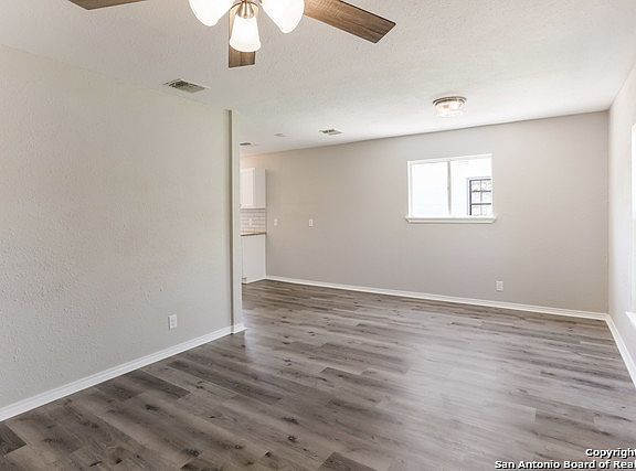 4th image of 358 E Vestal Pl