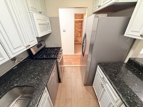 3rd image of 1029 Kelly St Floor 2