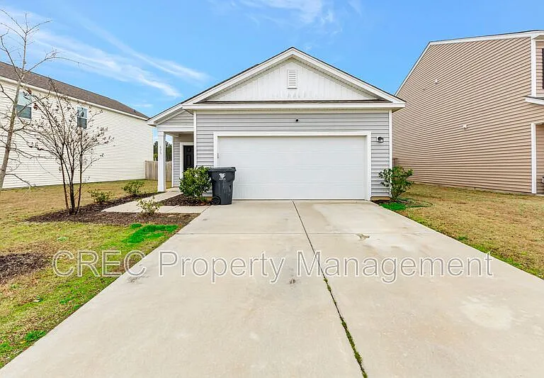 475 Pender Woods Dr — Photo 1
