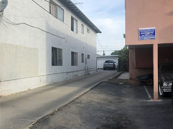 3rd image of 1577 Torrance Blvd