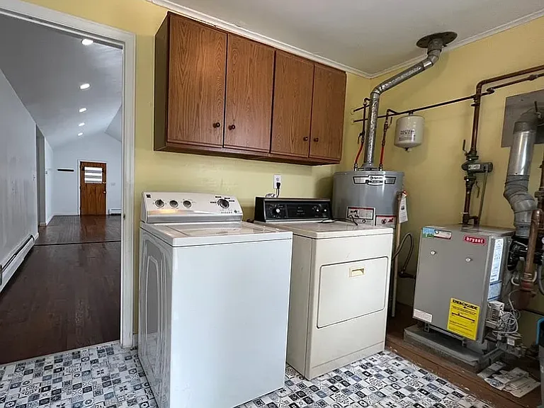 76 Harding Ave — Photo 5