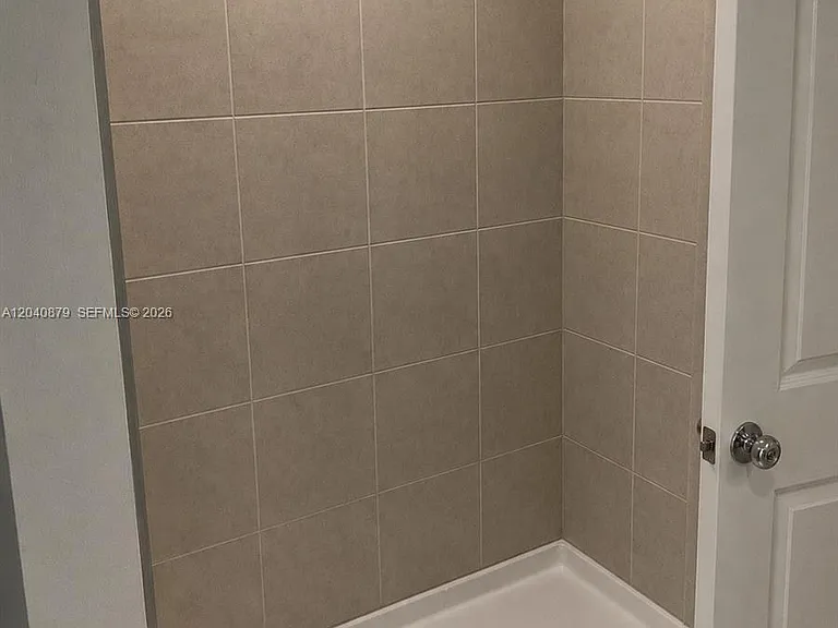 19619 Fairhill Ct — Photo 10