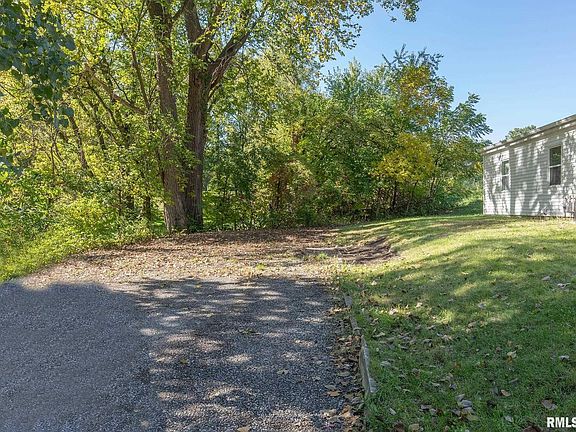 3rd image of 19 Riverview Ln
