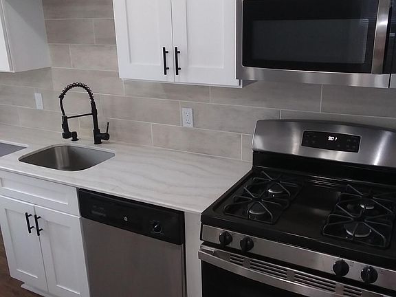 2nd image of 1412 Ridgewood Ave #4
