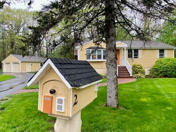 2 Russett Rd, Bedford, MA 01730