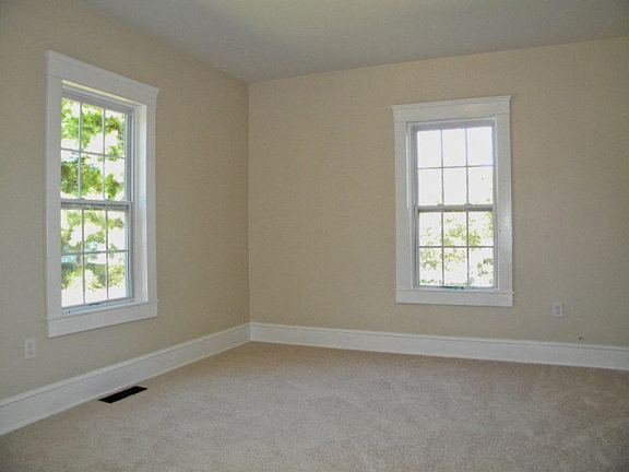5th image of 616 Radford Pl