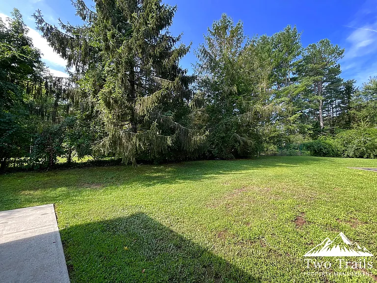707 Farmington Cir — Photo 17