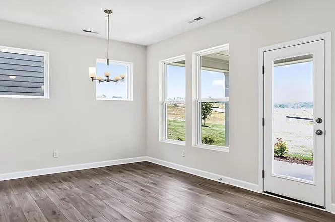4 bed, 3021 sqft, $2,695 — Photo 3