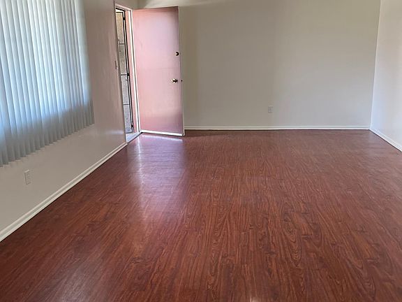3rd image of 15851 Landmark Dr APT 5