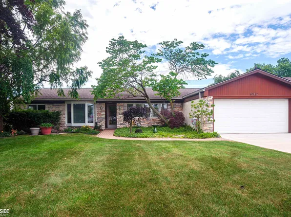 39437 W Archer Dr, Harrison Township, MI 48045