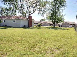 928 N Hoover Rd, Wichita, KS 67212