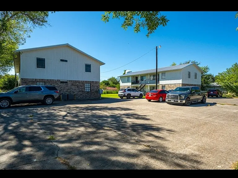 706 E Borden St #3 — Photo 9