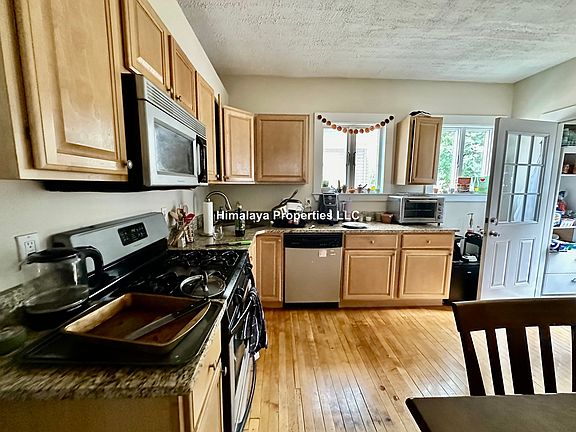 2nd image of 20 Sunset Rd #3