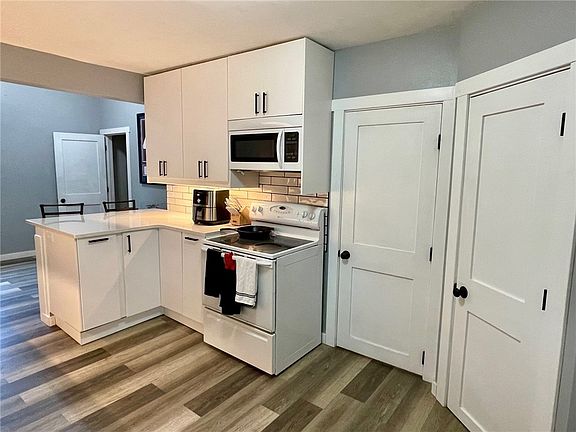2nd image of 921 14th Avenue E