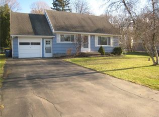 102 Suffolk Rd, Syracuse, NY 13219