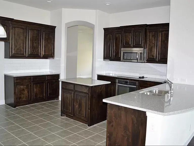 4416 Oak Bluff Dr — Photo 5