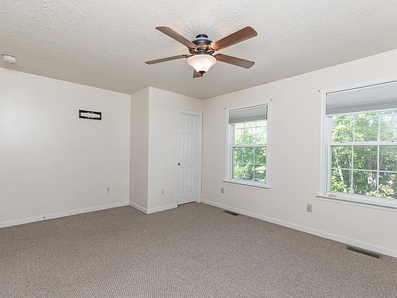 3rd image of 146 Lexington Ct #1