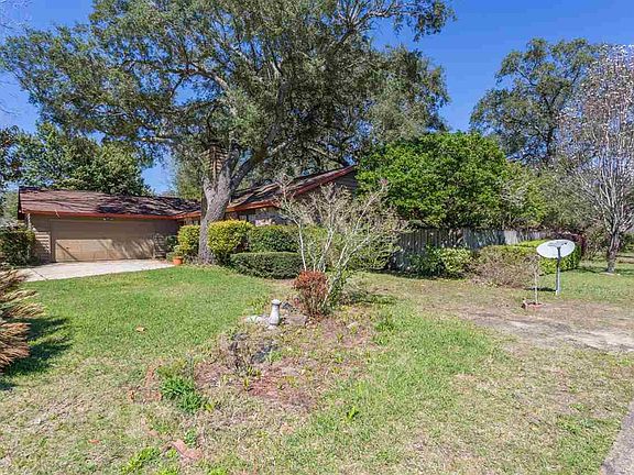 4th image of 7469 Baywoods Ln