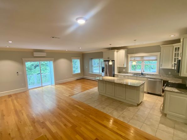 32 Williams St #1