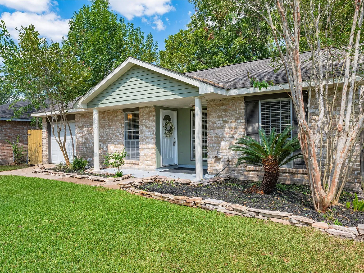 3 bed, 1.5 bath, 1049 sqft, $1,850 — Photo 3