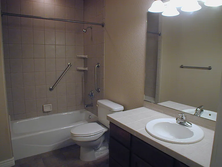 400 Sterling Dr — Photo 10