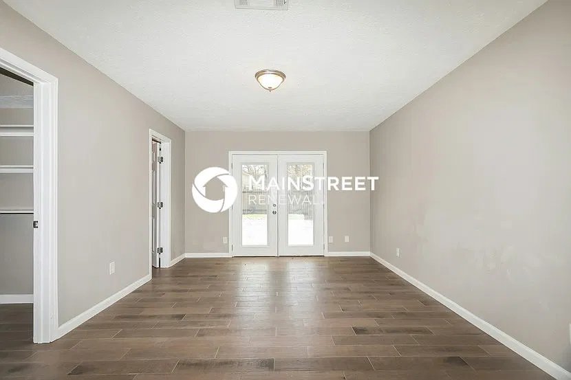 710 Holly Springs Dr — Photo 2