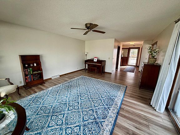 5th image of 1665 Oakwood Dr