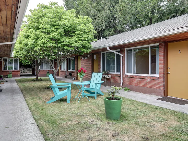2800 NE 55th St #9 — Photo 1