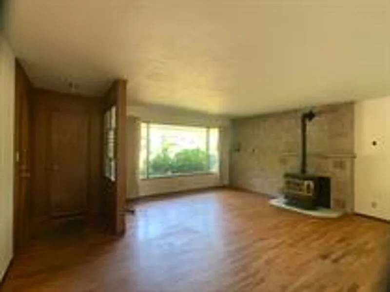 3 bed, 1.5 bath, 1800 sqft, $3,250 — Photo 3