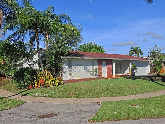 3rd image of 710 NW 96th Ter
