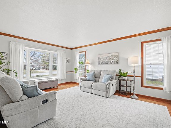 2nd image of 575 Rutledge Ct