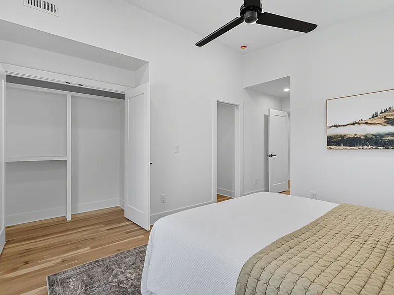 1230B Bessie Ave — Photo 6