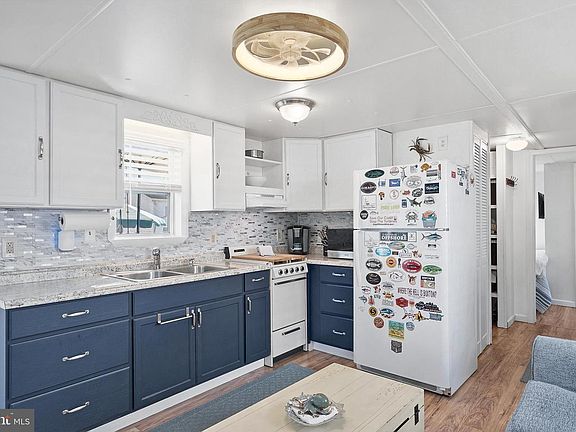 3rd image of 61 Skipjack Cir