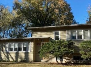 3318 SW 33rd Ter, Topeka, KS 66614