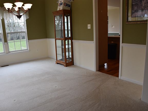 4th image of 20010 Lindenhurst Ct