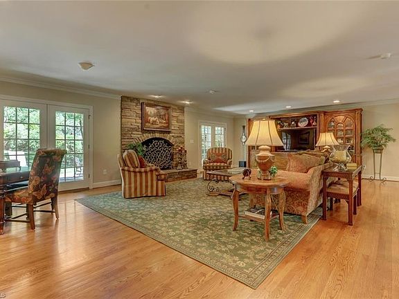 4th image of 3604 Starmount Dr