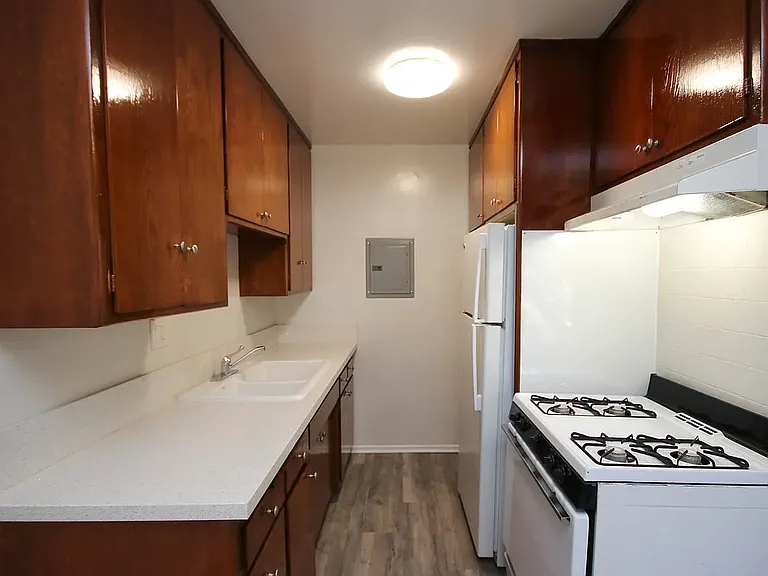 567 N Holliston Ave #1 — Photo 9