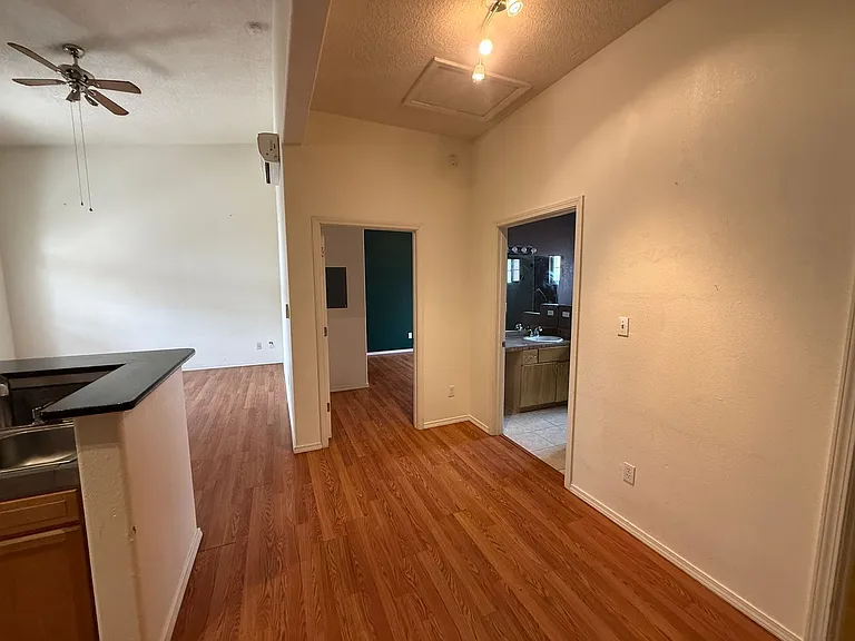 218 Yale Blvd SE — Photo 11