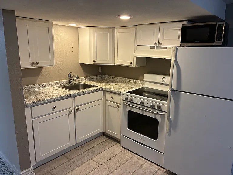 1535 Hanover St #B — Photo 2