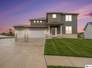 18514 Olive Cir, Omaha, NE 68136