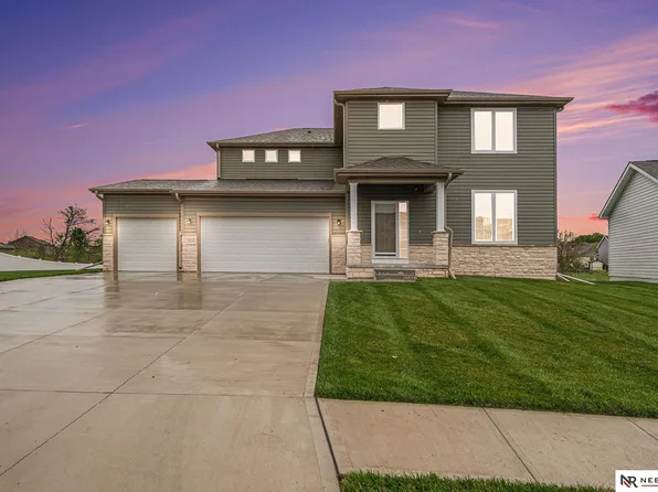 18514 Olive Cir, Omaha, NE 68136