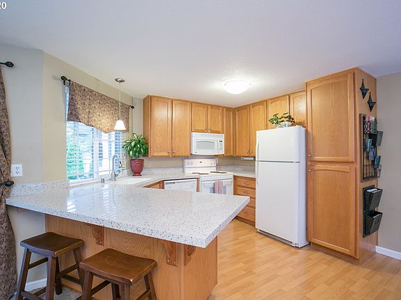 5th image of 1016 SE 131st Ave