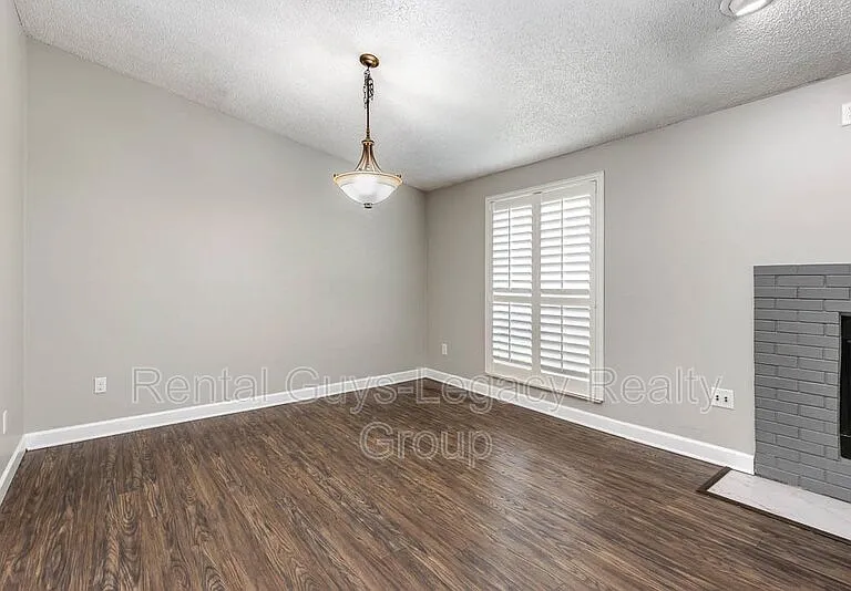 10729 Squires Ct — Photo 5