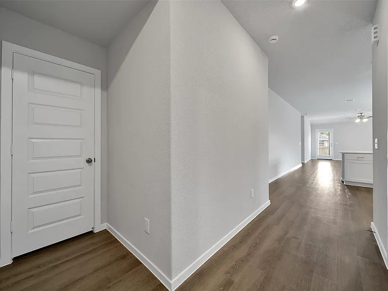 8007 Camphor Ct — Photo 9
